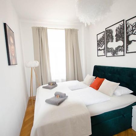 ドレスデンCasarina - Stilvoller Altbau In Zentraler Lageアパートメント エクステリア 写真