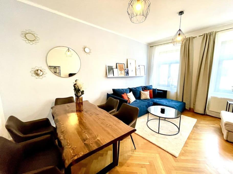 ドレスデンCasarina - Stilvoller Altbau In Zentraler Lageアパートメント エクステリア 写真