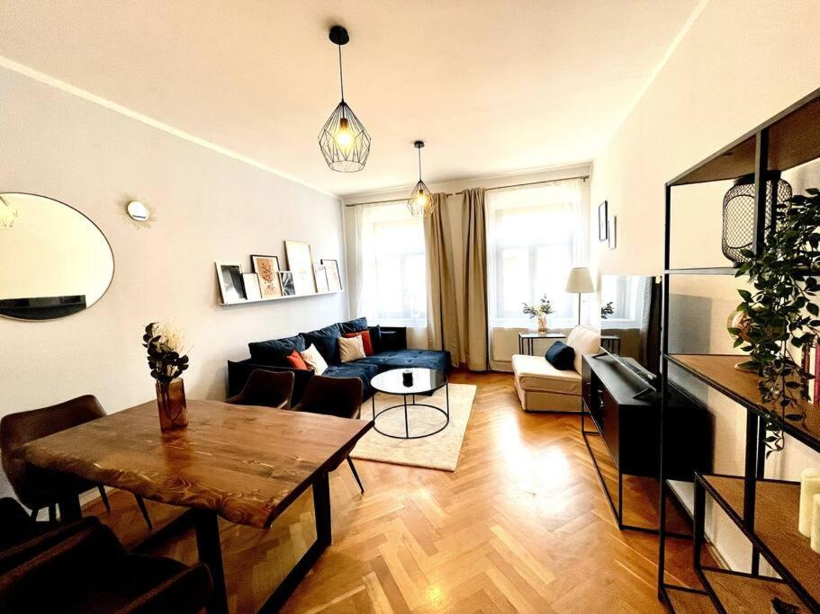 ドレスデンCasarina - Stilvoller Altbau In Zentraler Lageアパートメント エクステリア 写真